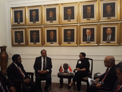 وزيرة خارجية إندونيسيا وبابوا غينيا الجديدة تعقدان اجتماعات ثنائية