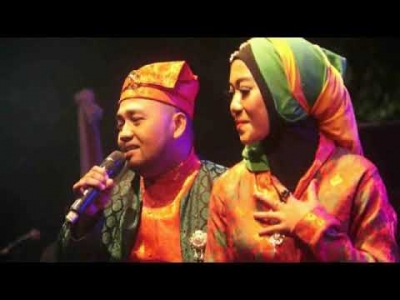 Maleise popsongs : Dare Tuah Kayong gezongen door Ridwan en Hikmah MW