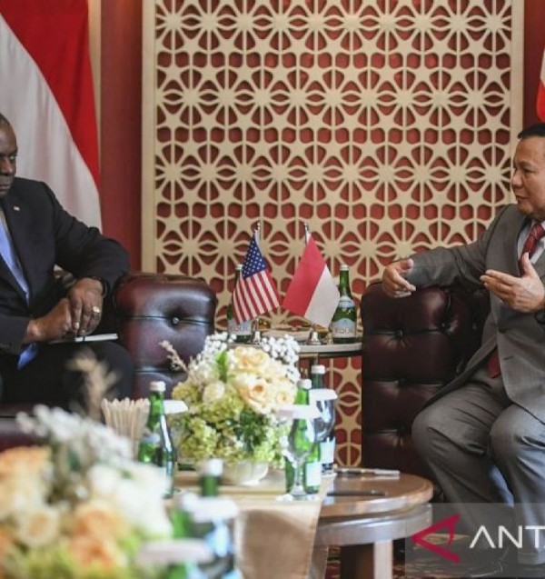 Ministre américain de la Défense a discuté de la modernisation militaire et a félicité Prabowo