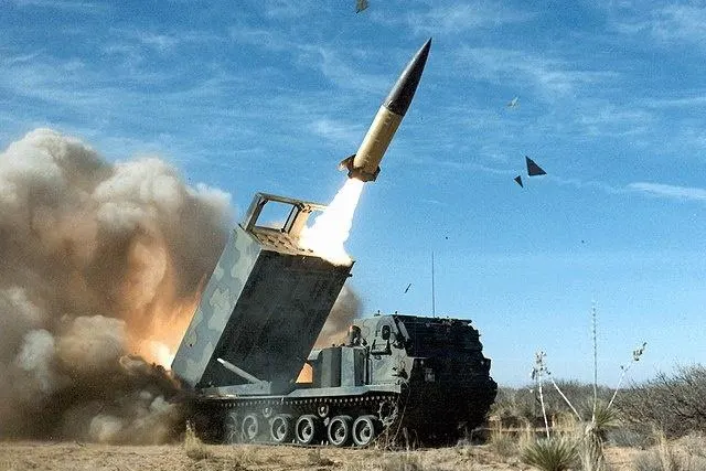 Ilustrasi rudal ATACMS yang dikirim Amerika Serikat ke Ukraina. (Foto: Wikimedia Commons)