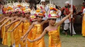 Der  Tanz Rejang  aus Bali
