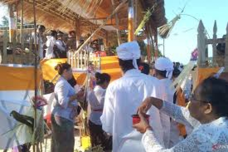 Tausende Delegierte des Weltwasserforums nahmen am Segara Kerthi-Ritual teil