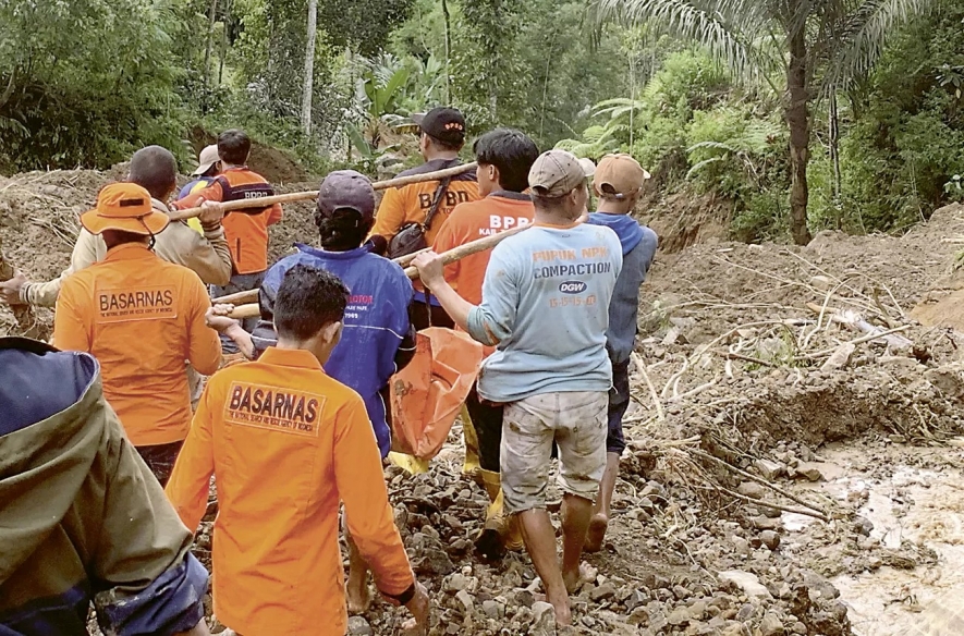 18 Menschen starben durch Erdrutsche, Tana Toraja ruft Nothilfe für 14 Tage aus