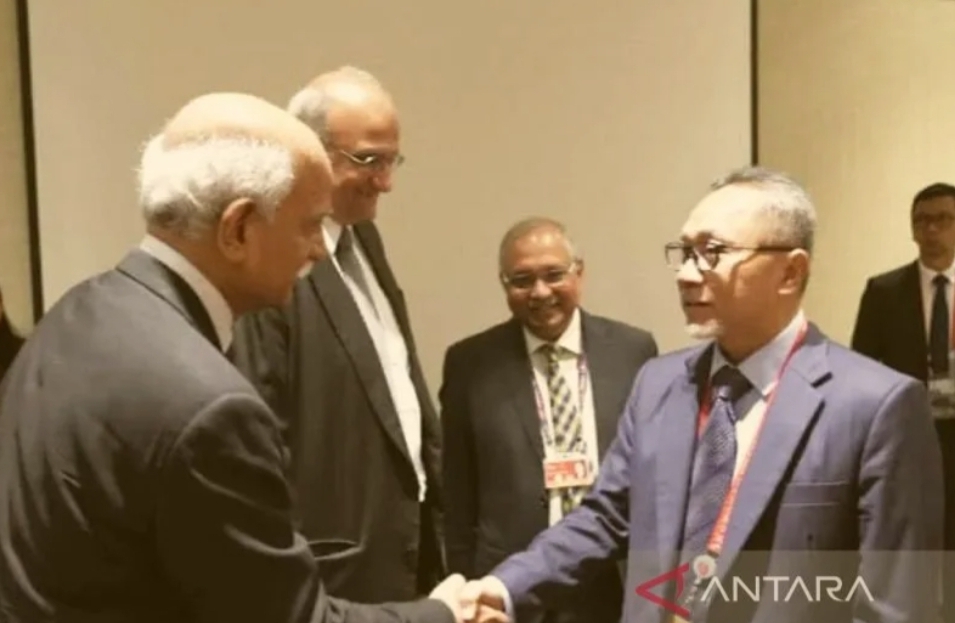 贸易部长 Zulkifli Hasan 在巴厘岛 G20 峰会期间会见了印度工业联合会 (CII) 总干事 Candrajeet Banarje (antaranws.com)