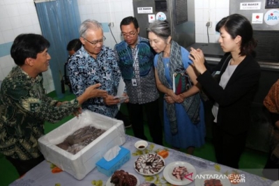 日本大使参观了了Perikanan Nusantara有限公司的加工生产