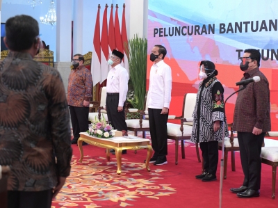 佐科维总统在整个印度尼西亚发起现金援助